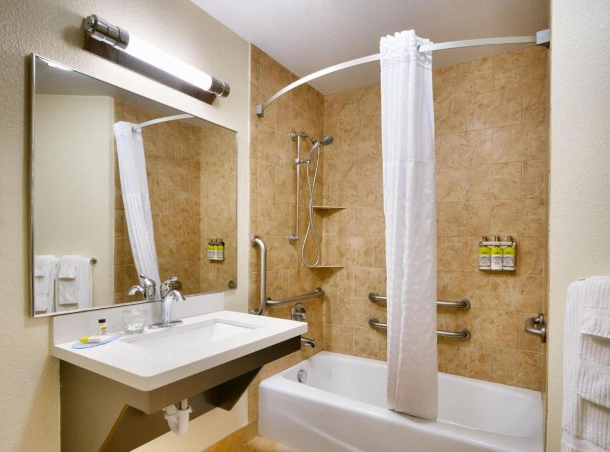 Hotel Candlewood East By Ihg 2*